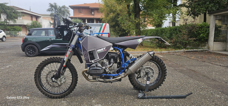 R8 RALLY- KIT DOPPIO SERBATOIO ANTERIORE